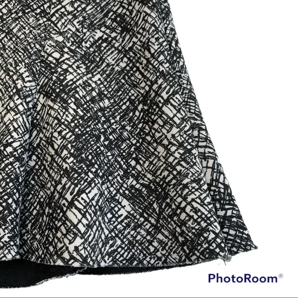Zara Women’s Flare Black and White Mini Skirt - Picture 7 of 7